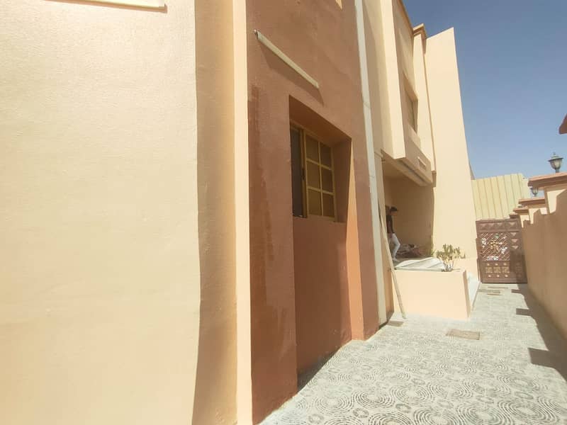 فيلا للايجار في عجمان المويهات1 زاويه شارعين دورين 5 غرف ماستر و مجلس و