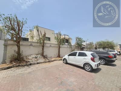 Old Villa in Jumeirah I / Close to WASL road