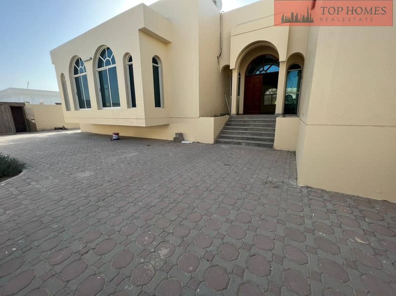 Villa for rent in Al Ramaqia 4 bedrooms