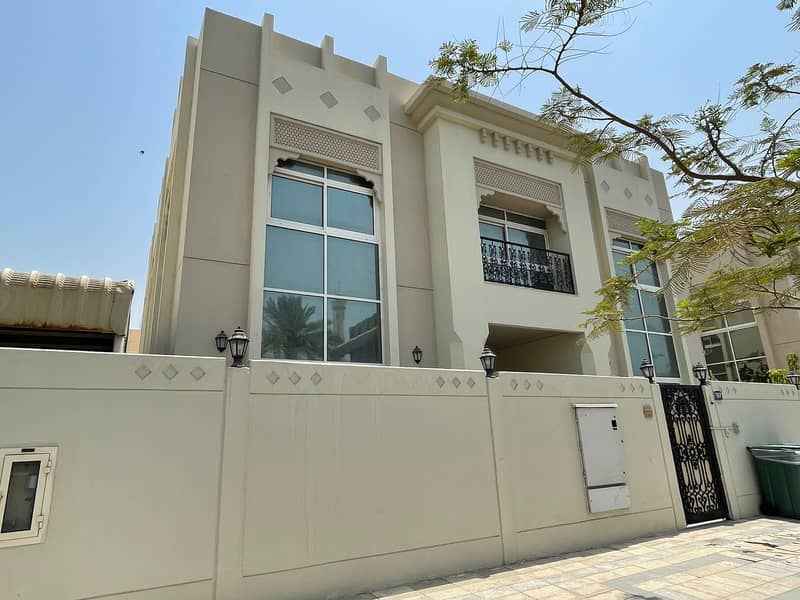 5BR COMMERCIAL VILLA FOR RENT /JUMEIRA ROAD/RENT ONLY  550K||