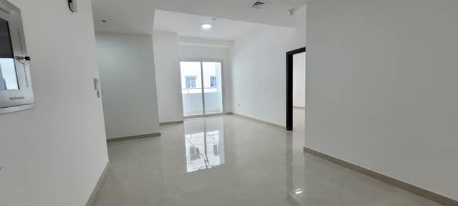 شقة 1 غرفة نوم للايجار في أرجان، دبي - شقة في بناية عبد الواحد بن شبيب أرجان 1 غرف 39999 درهم - 5631338