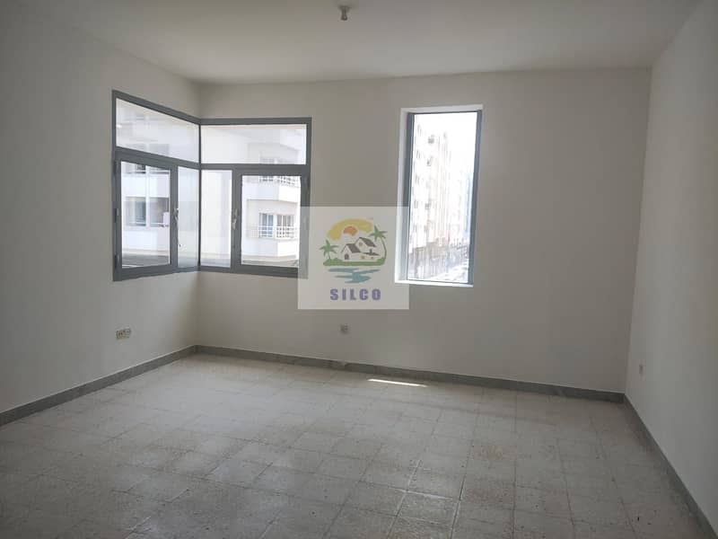 Spacious Central A/C flat w/ fitted wardrobes