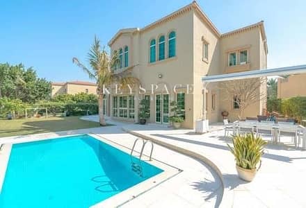 4 Bedroom Villa for Sale in Al Khan, Sharjah - Modern Villa | Ready to Move In Soon | Flexible Payment Plan