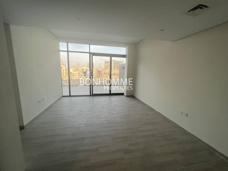 Huge Apartment / Big Balcony / Storage Area / fully fitted kitchen
