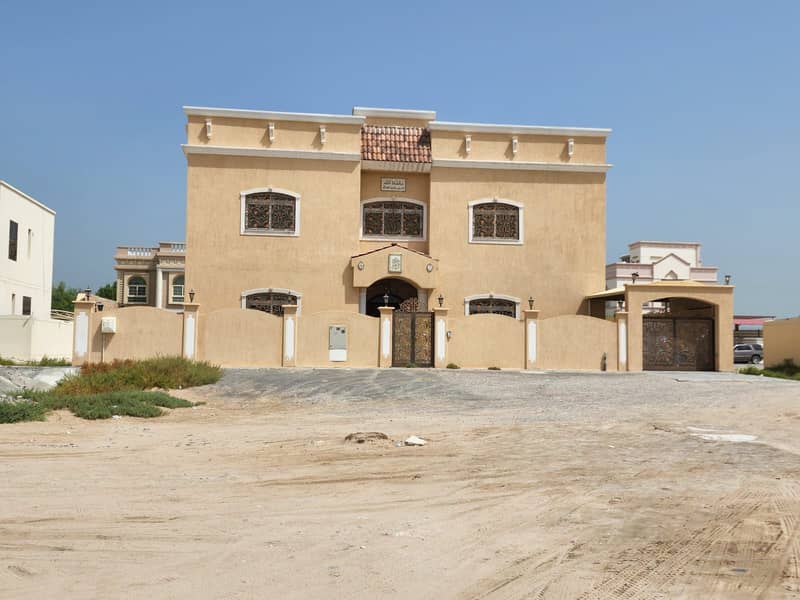 For sale a luxurious villa, super deluxe finishes, in Sharjah / Al-Fasht area