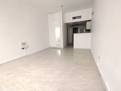 Studio for Rent in Al Majaz, Sharjah - Studio Available Available Ni deposit payment plan 4 cheque Rent 14900