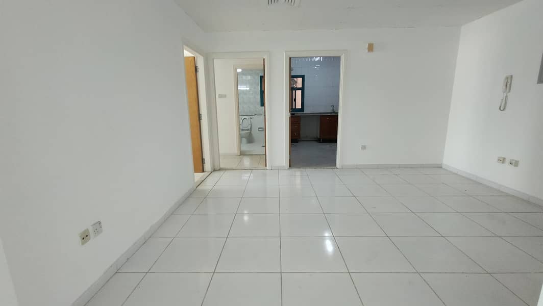 Spacious 2 BHK//All rooms with balcony//Central Gas & AC// Gym Parking//Rent 58-k