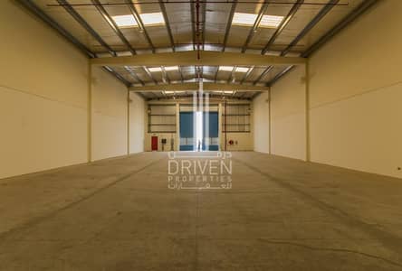 Commercial warehouse with power supply of 13KW. Commercial warehouse with power supply of 13KW.