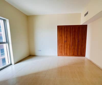 3 Bedroom Apartment for Rent in Al Mamzar, Dubai - Very big 3bhk in 95k area2000 sqft chiller free 5 washrooms maid room 2 parking 2 month free