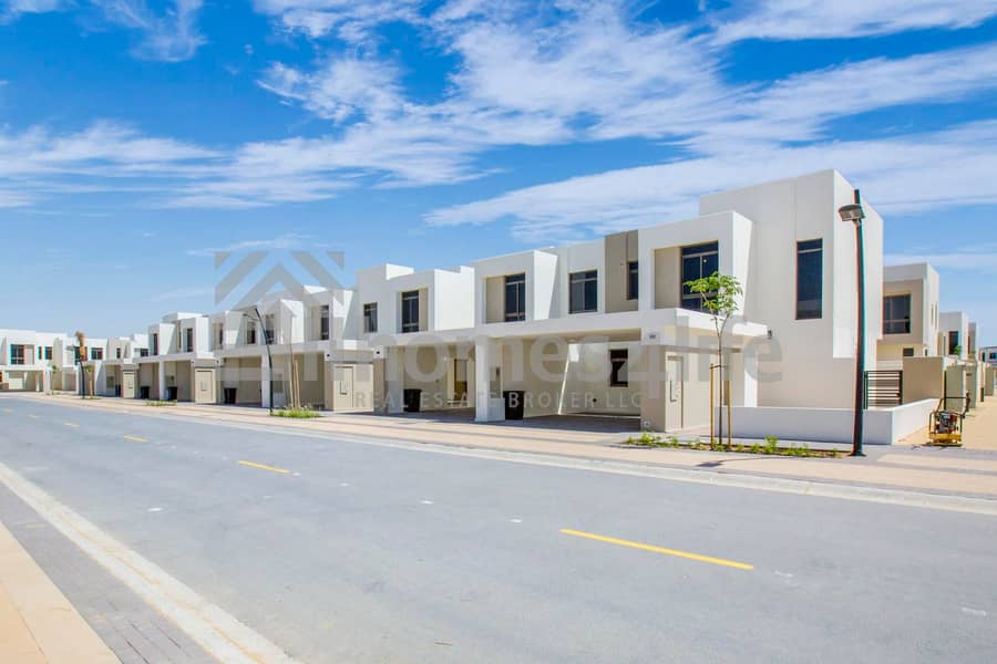 END UNIT TH | TYPE 8 | CLOSE TO POOL & PARK