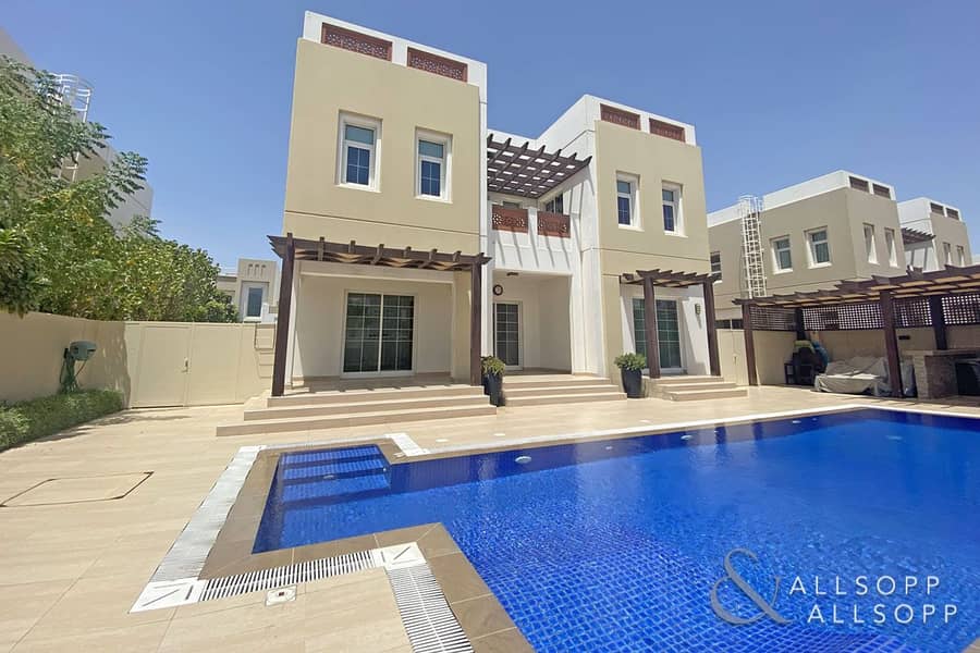 Exclusive | 4 Beds w Maids | Private Pool