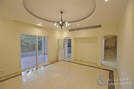 4 Bedroom Villa for Rent in The Meadows, Dubai - 4 Beds | Upgraded Bathrooms | Great Condition