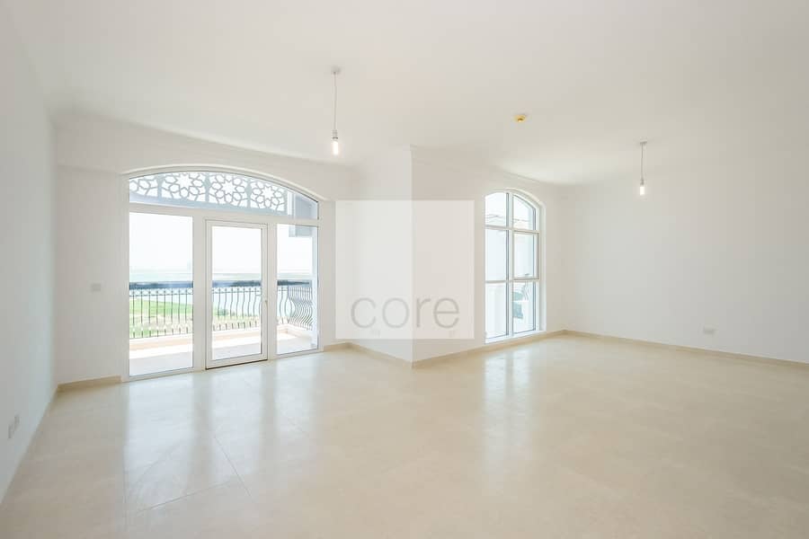 Bright apartment unobstructed sea views