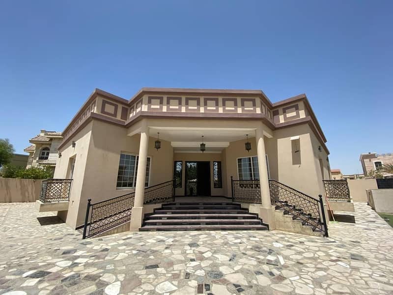 4 master bedrooms villa in warqaa 4