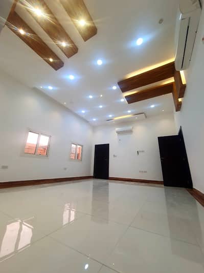 WELL MAINTAINED || READY TO MOVE || 3 BEDROOMS HALL MOLHAQ FOR RENT AT MBZ || 100K