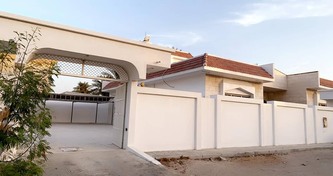 *** SPECIOUS 4 BEDROOM GROUND FLOOR VILLA IS AVAILABLE FOR RENT IN AL RIQA SHARJAH VERY CHEAP PRICE ***