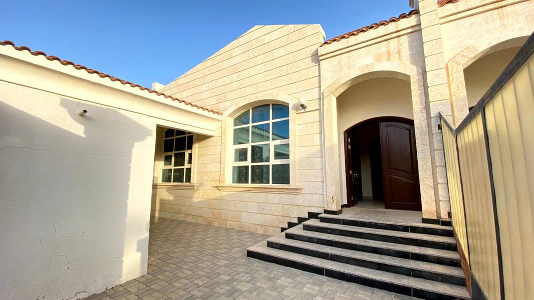 PRICE REDUCED! 3BR Ground Villa I Private Entrance I Asharej Al Ain