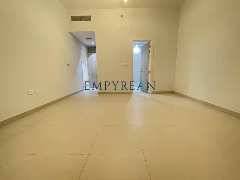 3BHK+MAID BRAND NEW APARTMENT HUGE BALCONY PRIME LOCATION VERY NEAR TO SCHOOLS GROCERIES DXB AIRPORT ONLY 90K