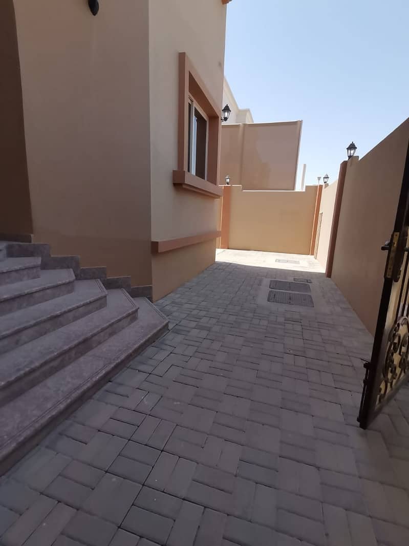 SEPARATE ENTRANCE 5BHK VILLA WITH DRIVER ROOM AT PRIME LOCATION