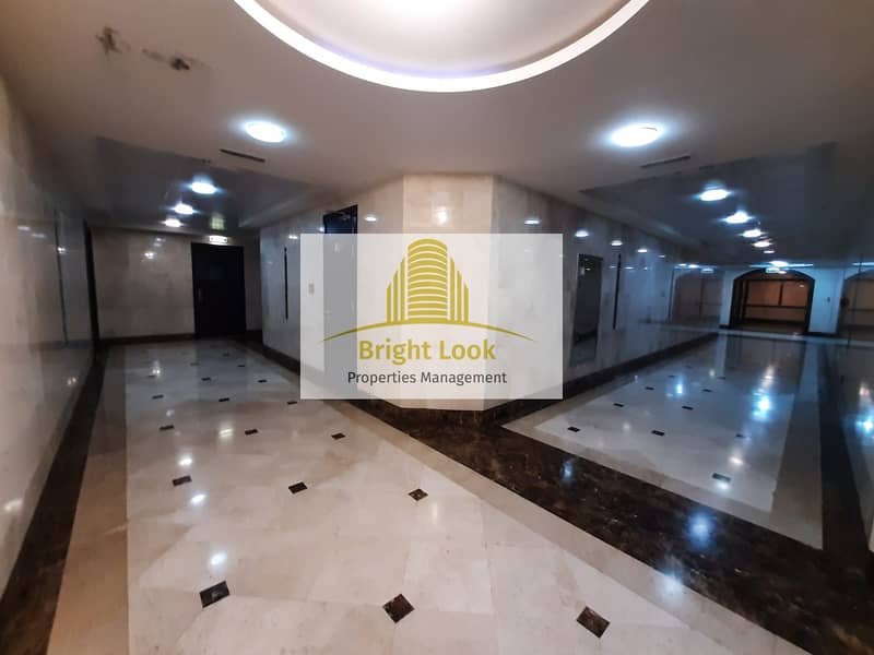 Huge 4bhk With maid room 3 Master room parking 125k yearly rent located in khalidiyah