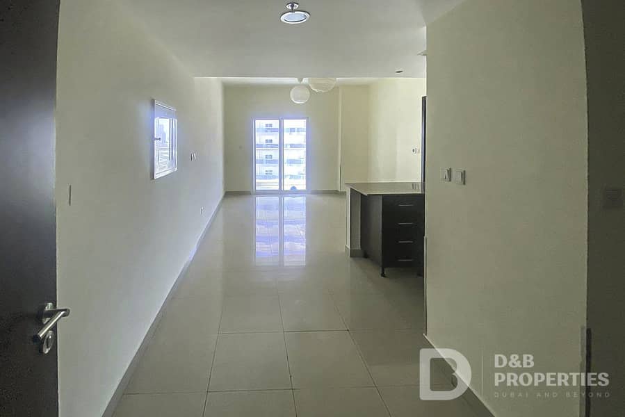 شقة في المساكن الحمراء مدينة دبي الرياضية 1 غرف 40000 درهم - 6310505