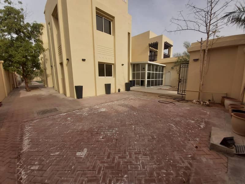 Spacious Villa 5 Bedrooms Hall Majlis Maidroom And Swimming Pol At Baniyas Near BawabtUl Sharq Mall