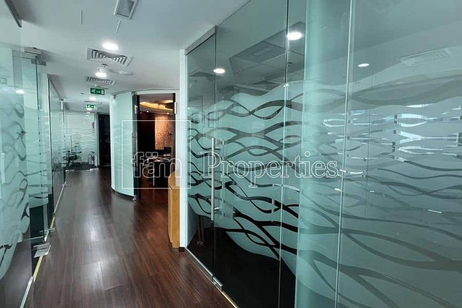 Prestigious office unit with high-end amenities