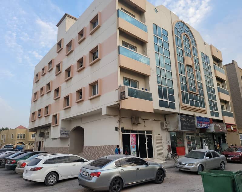 مبنى سكني للبيع في عجمان بسعر رخيص.