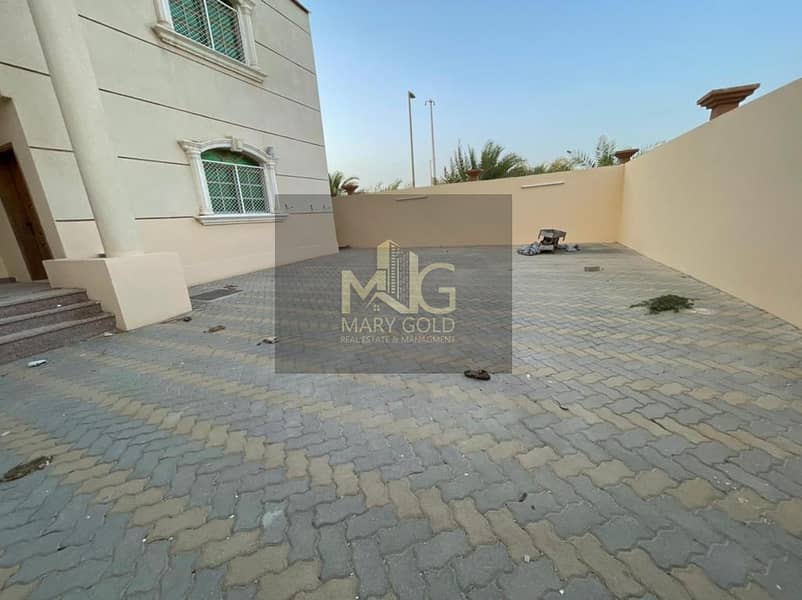 Good Condition villa with  07 bedrooms available in Old shahama in 160000 AED