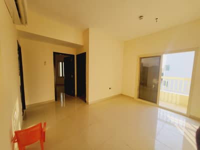 فلیٹ 1 غرفة نوم للايجار في تجارية مويلح، الشارقة - شقة في طريق محطة الاطفاء تجارية مويلح 1 غرف 19000 درهم - 6315913
