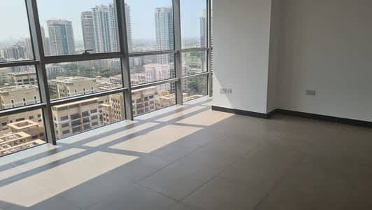 Beautiful 1BR bright apt at Onyx Tower very good
