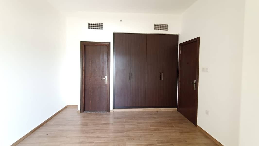 SPACIOUS 1 BHK AVAILABLE IN 33K WITH MASTER ROOM GYM +SWIMMING POOL WARDROBE AND CAR PARKING