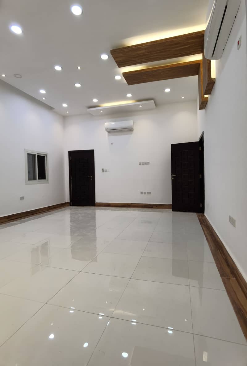 PRIVATE ENTRANCE MULHAQ WITH YARD COVERED PARKING 3BHK MAID ROOM LOUNDRY AREA SEPARATE LIVING ROOM AT MBZ 100K