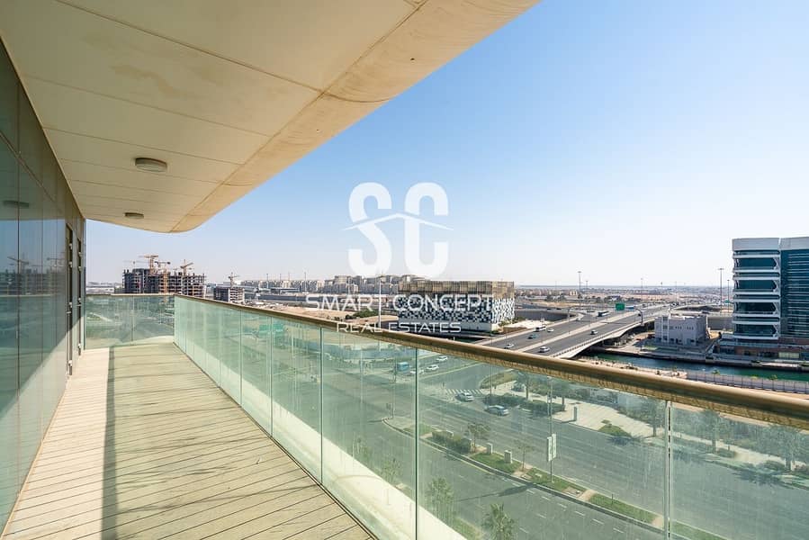 Vacant | Huge Balcony | Stunning Street View