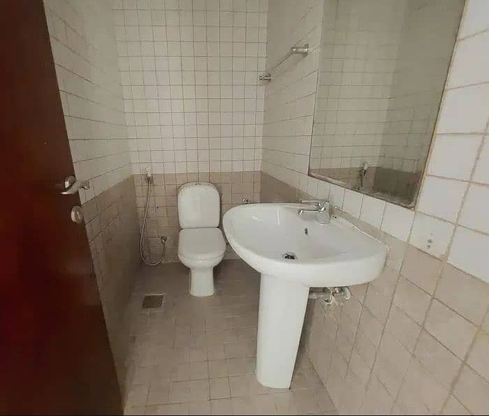 5 BATHROOM1