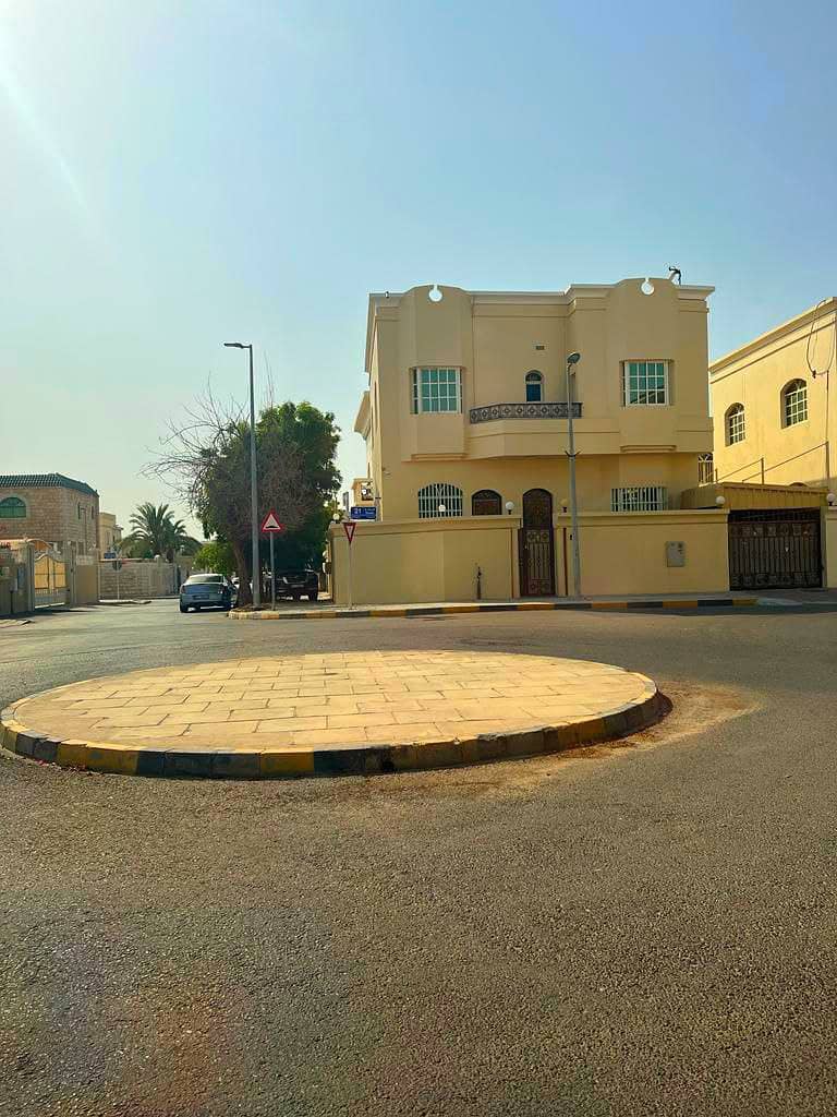 Villa (strategic location) for sale in Al-Fayha area