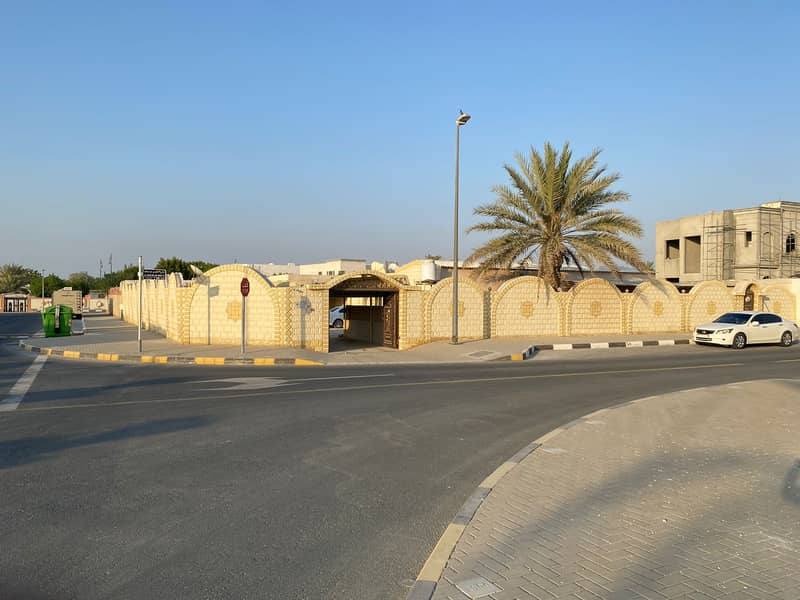 For sale house in Al Khezamiah Excellent corner location near Wasit Street