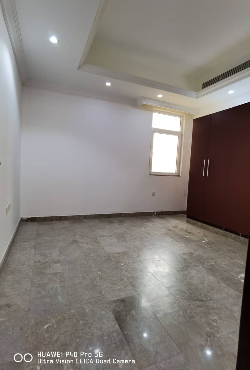 SEPARATE ENTRANCE 4BHK WITH BUILT IN WARDROBE PRIVATE BACK YARD GRDEN CLOSE TO MAKHANI MALL AT MBZ