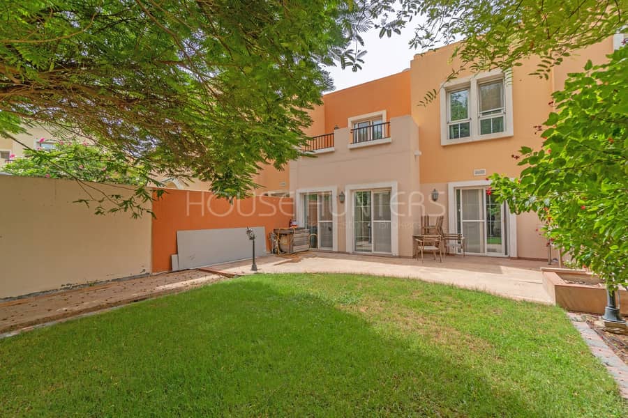 Exclusive|Directly on pool and park|3 bed plus maids