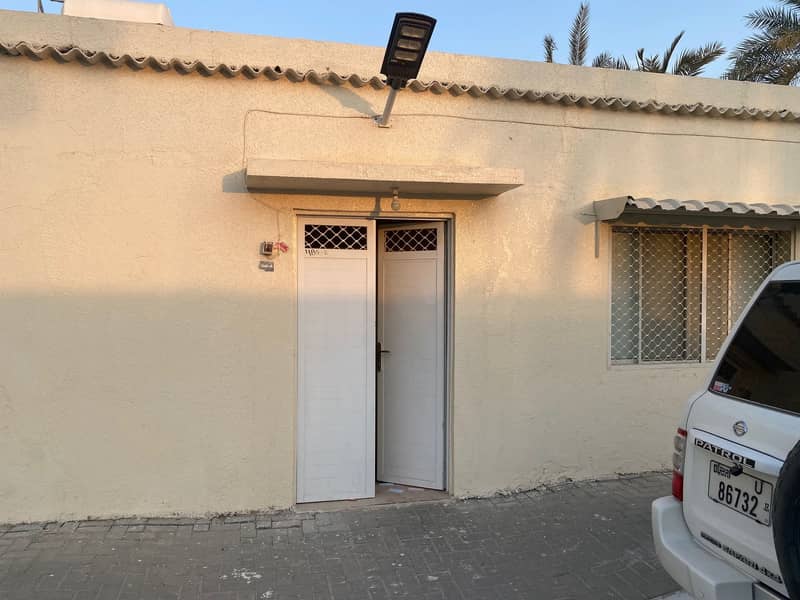 Clean three-room annex with air conditioners in Al-Jazzat