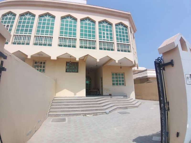 WELL MAINTAINED 6 BEDROOM HALL VILLA FOR RENT
