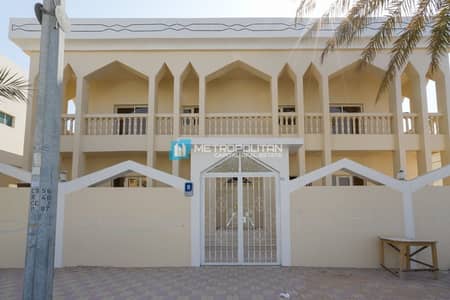 فیلا 6 غرف نوم للبيع في المرور، أبوظبي - فیلا في شارع المرور المرور 6 غرف 5500000 درهم - 6326050