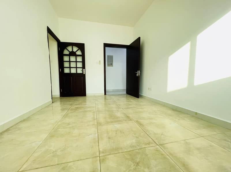 شقة في شارع الوحدة (شارع دلما) الوحدة 2 غرف 38000 درهم - 6327642