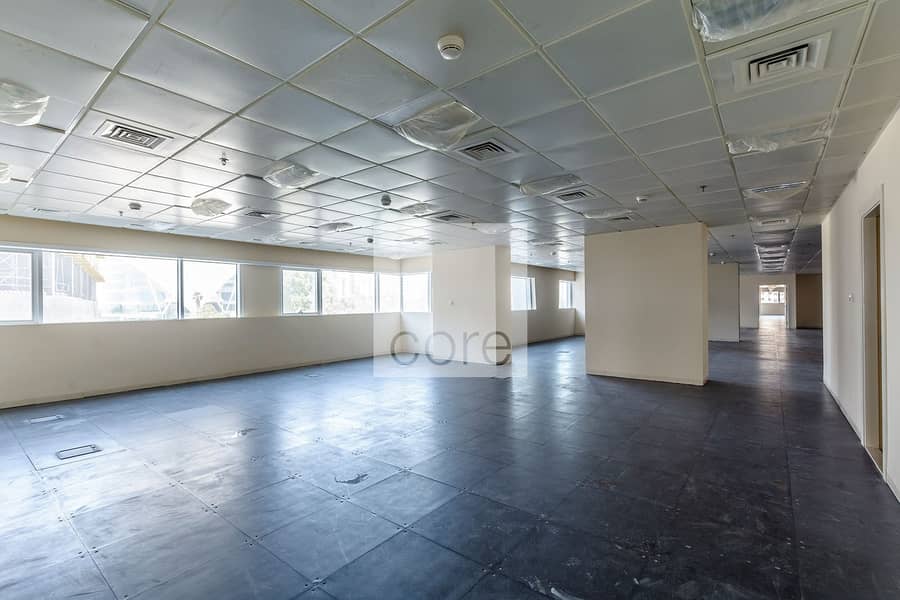 High quality fitted office in Corniche Road