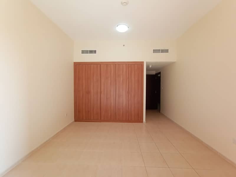 Квартира в Аль Мамзар, 2 cпальни, 65000 AED - 6213253
