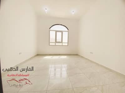 شقة 1 غرفة نوم للايجار في الشامخة، أبوظبي - شقة مذهلة غرفة وصالة مع 2 حمام في مدينة الشامخة 1 فيلا جديدة للايجار شهري