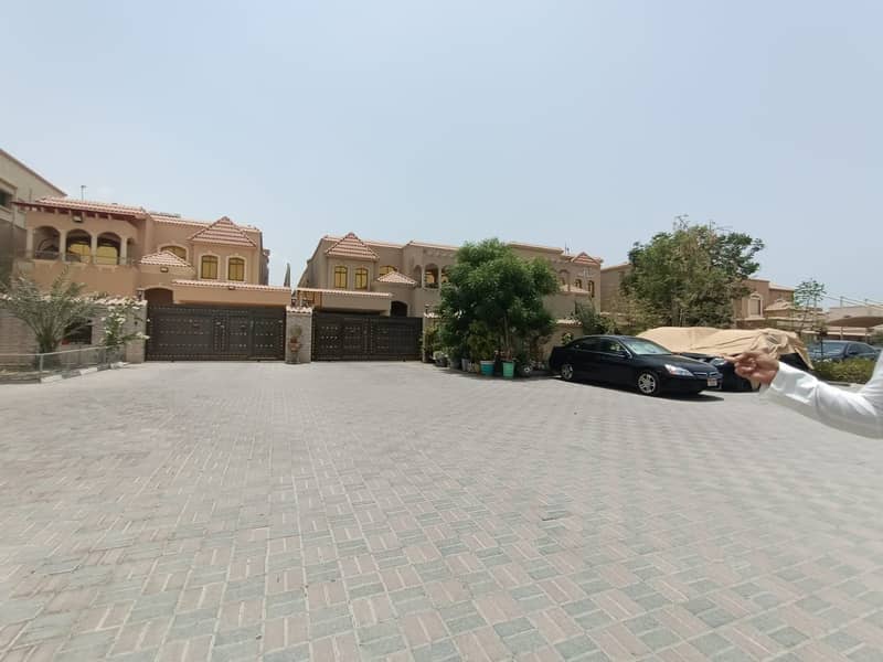 Own a villa with water, electricity and complete furniture, modern design, super lux, without down payment, large building area in an excellent locati