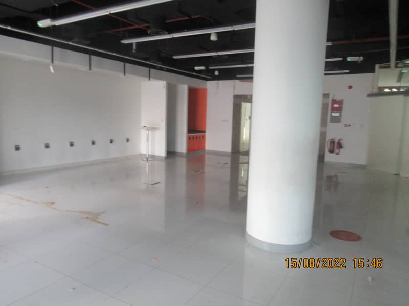 4050q ft  retail space|(G+M)|chillers free|shell&core|5 parking||2 months rent free|300k p/a