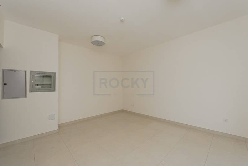 Lovely 1 B/R Apts with 2 baths!  Pool, Gym, Central A/C | Al Mamzar