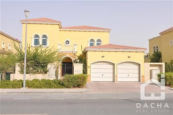 Beautiful 4 Bed Legacy Villa with Swimming Pool